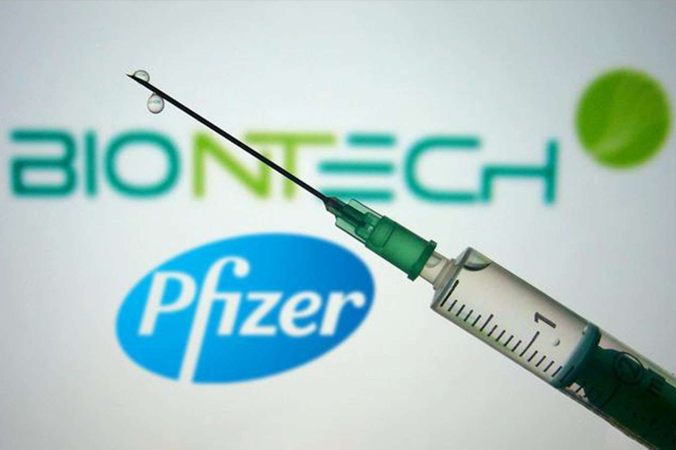 Pfizer'ın Covid-19 aşısı olan 4 gönüllünün yüz felci geçirdiği iddia edildi Pfizer'ın Covid-19 aşısı olan 4 gönüllünün yüz felci geçirdiği iddia edildi
